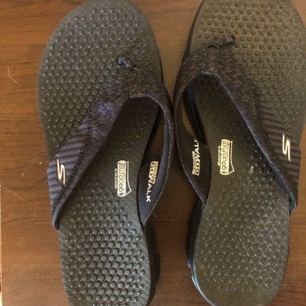 BRAND NEW Sketchers Flip Flops